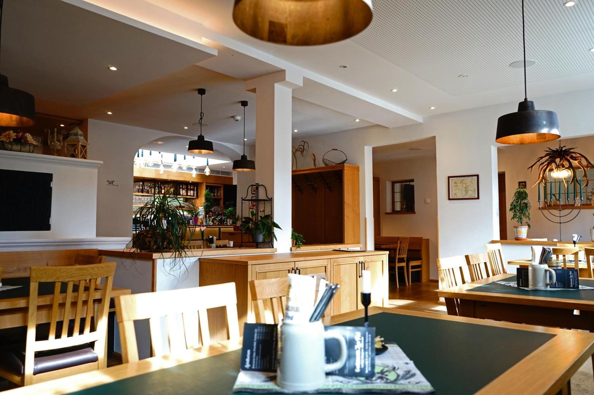 Hotel Zum Schwarzen Ross Und Gutmann Zur Post 힐폴트슈타인 외부 사진